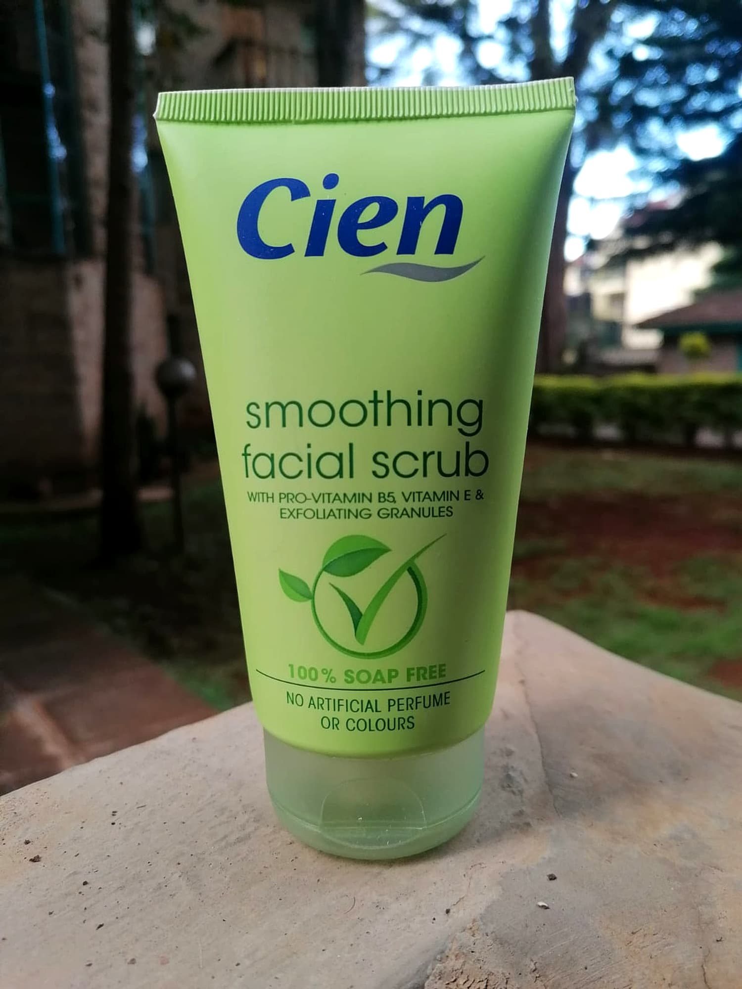 Cien Smoothing Facial Scrub